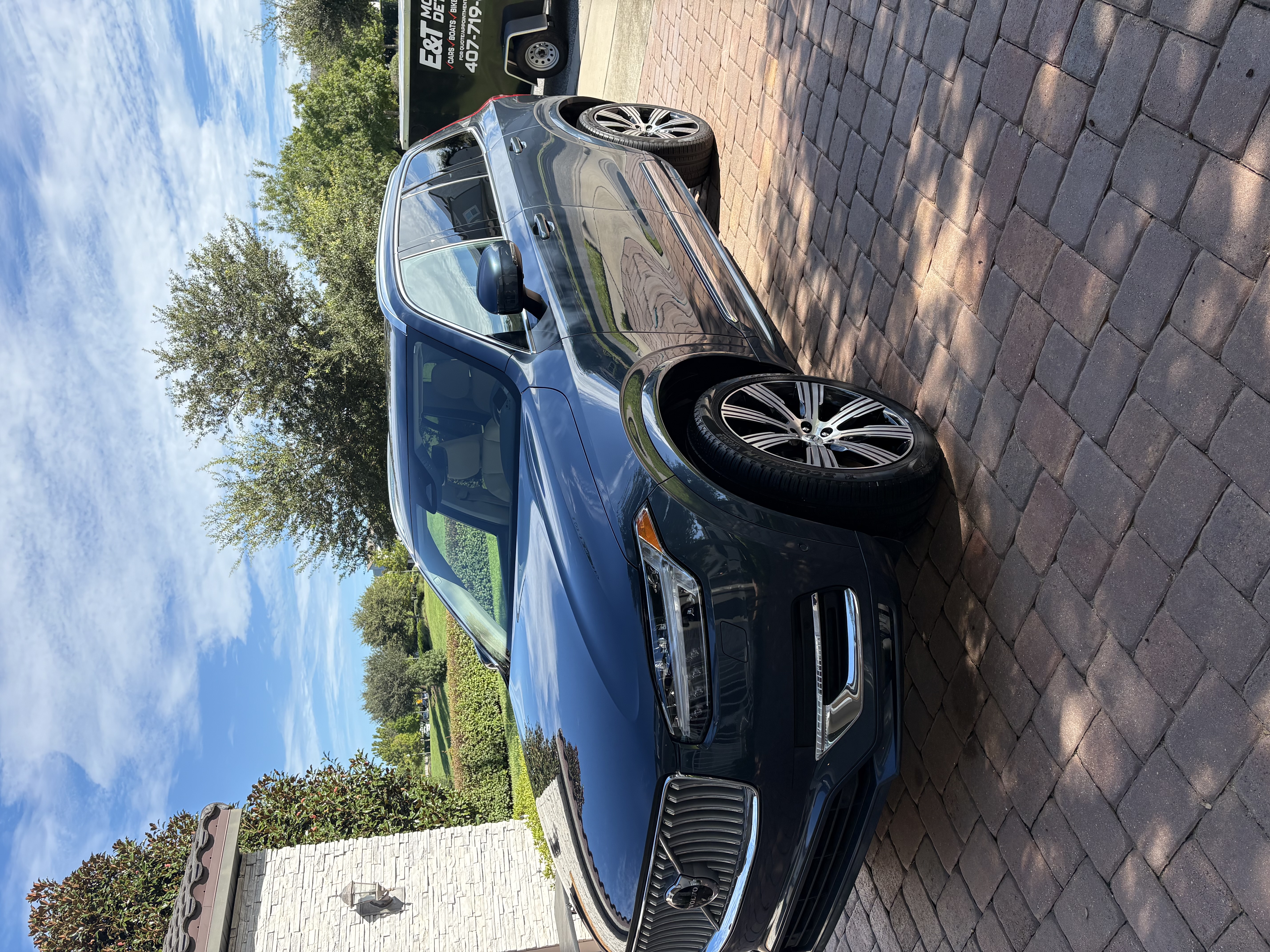 Detailed vehicle, exterior shine